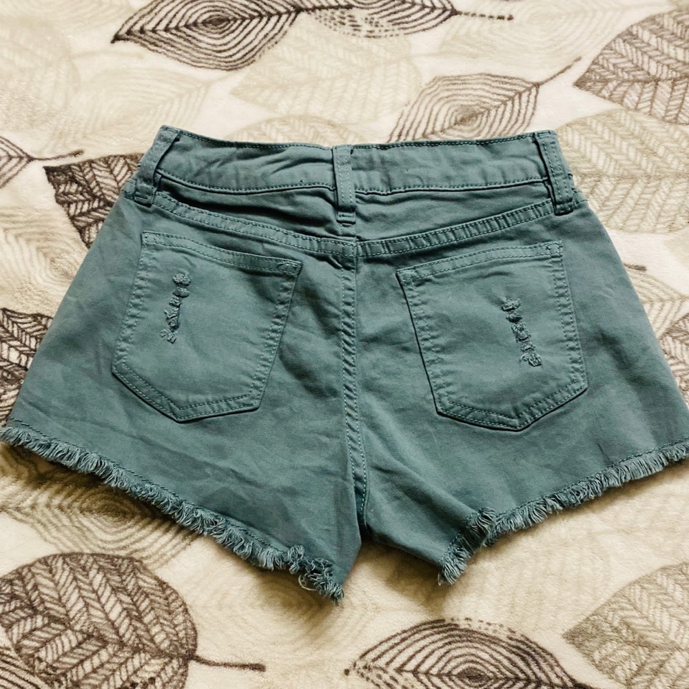 Mini shorts💚 - Picture 2 of 7